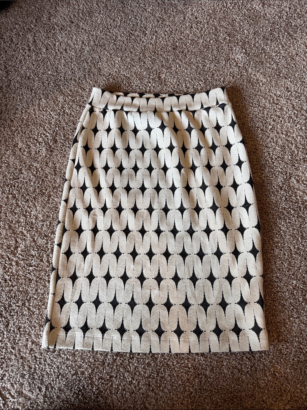 Textured Black and White Patterned Pencil Skirt